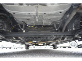 車両後方からの下回りです。マフラー防錆塗装や下回り防錆施工等も可能でございます。