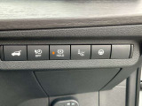 運転席のハンドル右奥側にまとめられたスイッチ群。一目で分かりやすく操作しやすいです。