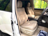 運転席シート廻りは使用感も少なく、良好な状態となっています。丁寧に使われていたことがよくわかりますね。
