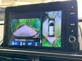 【マルチビューカメラシステム】専用のカメラにより、上から見下ろしたような視点で360度クルマの周囲を確認することができます☆死角部分も確認しやすく、狭い場所での切り返しや駐車もスムーズに行えます。
