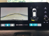 【バックカメラ】運転が苦手な方も車庫入れラクラクです!ギアをリバースに入れれば自動的に切り換わりますので、面倒な操作は不要です♪狭い駐車場もお車を傷つけず安心ですね!