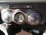 オートエアコンで車内快適♪ご希望の温度に設定すれば風向きや風量を自動で調整してくれますよ!