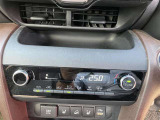 オートエアコンなので、お好みの温度に設定するだけで車内を快適空間にしてくれます。
