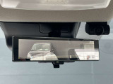 スマートルームミラーは室内の荷物などで後方の視界が遮られても、カメラの映像を直接ルームミラーに表示することができ、視界を確保できます。