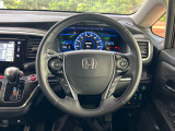 【純正革巻きステアリング】上質な革を使用することで、手にしっかり馴染みとても運転しやすいハンドルです♪