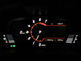 運転席のメータパネル類は常に視界に入る場所ですので、大事なチェックポイントです。ぜひ実際にご乗車ください。
