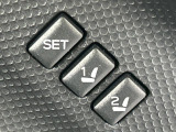 【メモリー機能付きパワーシート】ドライバーごとに設定したシート位置を記憶して、ボタン一つで切り替えできる便利な機能!運転する方が複数名いらっしゃるご家庭におすすめです♪