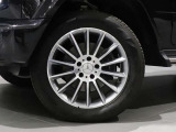 メルセデスのシート可動域は身長145cm〜220cm です。あらゆるユーザーに快適なポジションを設定できますね。