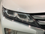 LEDヘッドライトは、点灯の瞬間から最大光量を発揮し、突然暗くなるトンネルなどでの安定感を高めます。