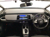 【前方視界】開放的な前方視界!運転がしやすく疲れにくいです♪窓が大きく、見通しがとっても良いおクルマですよ♪