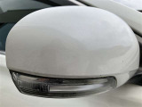 周りの車に「ウインカー&ハザード」を気付いてもらえる装備です。