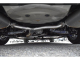 車両後方からの下回りです。マフラー防錆塗装や下回り防錆施工等も可能でございます。