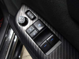 運転席から左右のドアミラーの開閉が可能です♪駐車場でのドアミラーの折り畳みが簡単です♪