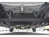 車両後方からの下回りです。マフラー防錆塗装や下回り防錆施工等も可能でございます。