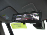 バックカメラで後方を確認しながら安全に駐車する事ができます!
