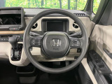 インテリアに合わせたデザインのステアリングは、運転される方のことも考え、運転しやすい形状、大きさです。是非一度、実際に触ってお確かめください。