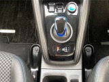 e-POWER専用のシフトレバーは操作しやすく電動サイドブレーキ・ブレーキホールド機能も付いています♪