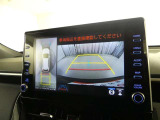 パノラミックビューモニター付きです。車両を上から見たような映像をディスプレイオーディオ画面に表示。運転席からの目視だけでは見にくい、車両周辺の状況をリアルタイムでしっかり確認できます。
