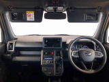 ちょっとした身だしなみがチェックできるミラー付きサンバイザーが付いています。