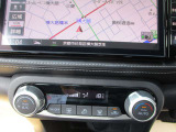 オートエアコンなので温度設定をしておけば後は自動で風量調節してくれます。操作もワンタッチでOKです。