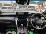 高いホールド性で運転姿勢が安定します。長距離ドライブでも疲れにくいのが魅力です。快適なドライビングライフをお送りください♪