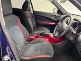 ゆったりと座れる運転席シートですのでストレスなく運転が出来ますよ!