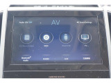 ナビのオーディオ機能としては、TV・ラジオはもちろんCD/DVD、SDやUSB/iPod、Bluetooth接続など様々な媒体を再生可能です