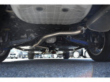 車両後方からの下回りです。マフラー防錆塗装や下回り防錆施工等も可能でございます。