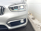 ●LEDヘッドライト:夜間走行時も良好な視界を確保し安心して運転できる高輝度LEDヘッドライトを装備!点灯速度が早く、消費電力も抑えられています。