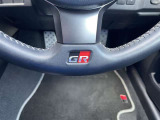 小径本革巻き3本スポークステアリングホイール<シルバーステッチ付・GRエンブレム・スポーク部:ダークシルバー塗装>