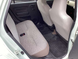 リア席の足元も広く大人が乗車してもゆったりと座れます。