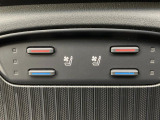【シートベンチレーション】夏場は涼しい風でお尻や背中の熱やムレを防ぎ、冬はエアコンよりも早く温まってポカポカに!季節を問わず快適に過ごせます。