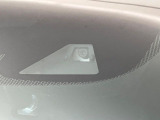 【ホンダセンシング】走行中に前方の車両等を認識し、衝突しそうな時は警報とブレーキで衝突回避と被害軽減をアシスト。より安全にドライブをお楽しみいただけます。