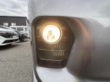 【ライトランプ】暗い夜道やトンネル内など明るい光で照らして運転をサポート。危険な暗所もこれで安心!