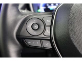 ハンドルから手を放さずにオーディオ操作が可能なステアリングスイッチ付き。