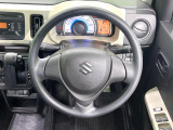 インテリアに合わせたデザインのステアリングは、運転される方のことも考え、運転しやすい形状、大きさです。是非一度、実際に触ってお確かめください。