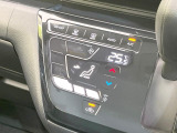 【オートエアコン】一度お好みの温度に設定すれば、車内の温度を検知し風量や温度を自動で調整。暑い…寒い…と何度もスイッチ操作をする必要はありません。快適な車内空間には必須の機能ですね♪
