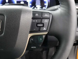 レーダークルーズコントロール作動時に車線維持に必要な運転操作の支援を行う「レーントレーシングアシスト(LTA)」を搭載しています。