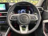 インテリアに合わせたデザインのステアリングは、運転される方のことも考え、運転しやすい形状、大きさです。是非一度、実際に触ってお確かめください。
