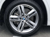 BMW純正18インチホイール。洗練されたデザインで、足元の個性を引き立てます。
