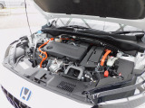 エンジンルーム・2.0L 直噴エンジン&2モーターハイブリッドシステム