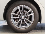 【BMWアロイホイル】軽量かつ強度に拘ったアロイホイル。走行性能ポテンシャルを引き出す設計。車の足元を引き締めてくれる大きなポイントはアロイホイルです。