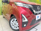【LEDヘッドライト】悪天候や夜間走行時も良好な視界を確保し安心して運転できる高輝度LEDヘッドライトを装備!点灯速度が早く、消費電力も抑えられています。