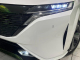 【LEDヘッドライト】悪天候や夜間走行時も良好な視界を確保し安心して運転できる高輝度LEDヘッドライトを装備!点灯速度が早く、消費電力も抑えられています。