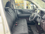 【内装の除菌消臭】車内の細菌やカビを除去しニオイの元となる菌の抑制をします。様々な物質に直接反応して酸化、分解します。人気オプションの一つです。