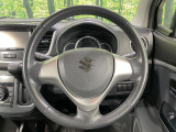 インテリアに合わせたデザインのステアリングは、運転される方のことも考え、運転しやすい形状、大きさです。是非一度、実際に触ってお確かめください。
