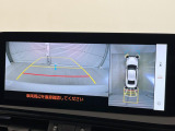 【パノラミックビューモニター】専用のカメラにより、上から見下ろしたような視点で360度クルマの周囲を確認することができます☆死角部分も確認しやすく、狭い場所での切り返しや駐車もスムーズに行えます。