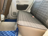 後部座席です。足元空間は広々しており、大人4人乗車も無理なく可能です。
