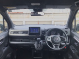 【前方視界】開放的な前方視界!運転がしやすく疲れにくいです♪窓が大きく、見通しがとっても良いおクルマですよ♪