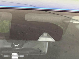 【エマージェンシーブレーキ】走行中に前方の車両等を認識し、衝突しそうな時は警報とブレーキで衝突回避と被害軽減をアシスト。より安全にドライブをお楽しみいただけます。